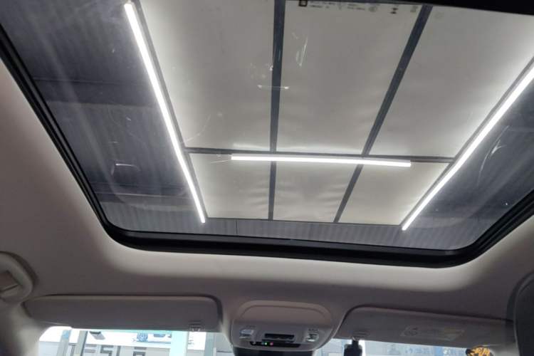 Used Buick Envision 2025 Encore Plus 28T Two-Wheel-Drive Platinum Edition Headliner