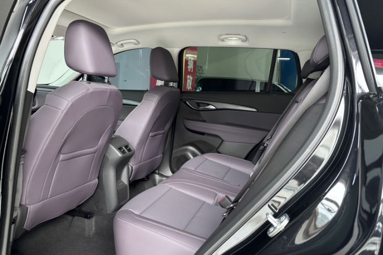 Used Buick Envision 2025 Encore Plus 28T Two-Wheel-Drive Platinum Edition Interior 1