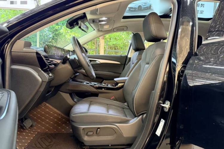 Used Buick Envision 2025 Encore Plus 28T Two-Wheel-Drive Platinum Edition Interior 1