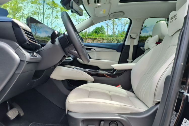 Used Buick Envision 2025 Encore Plus Four-Wheel Drive Avenir Interior 1