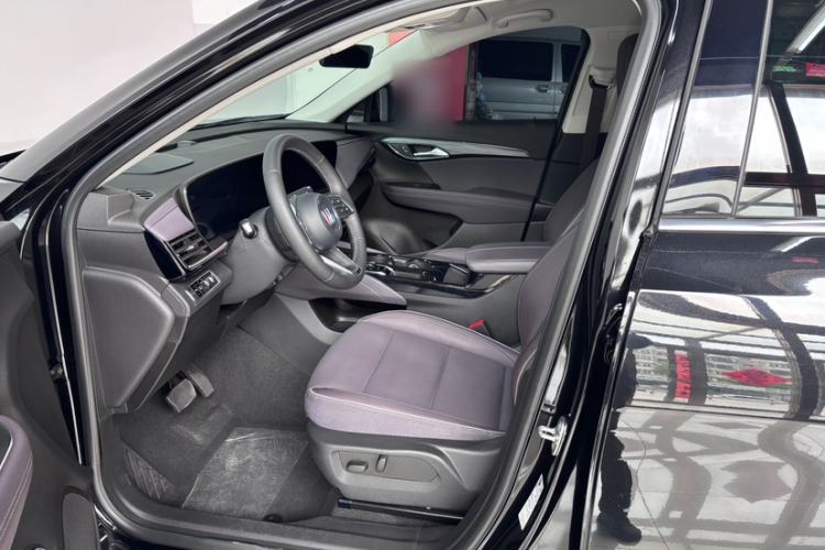 Used Buick Envision 2025 Encore Plus 28T Two-Wheel-Drive Platinum Edition Interior 2