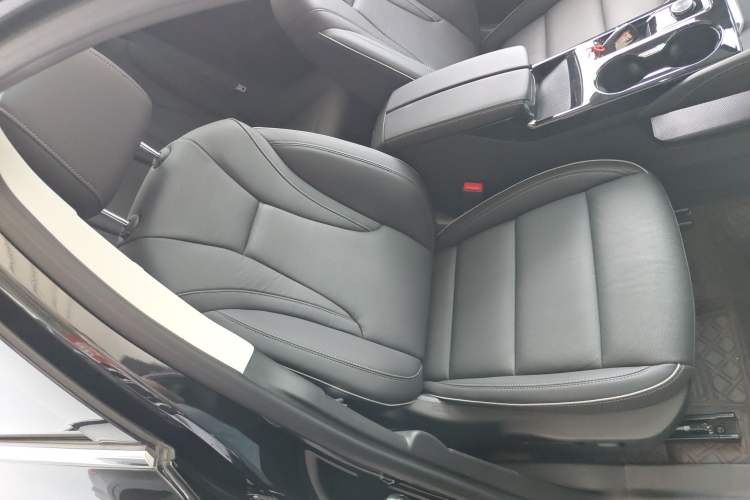 Used Buick Envision 2025 Encore Plus 28T All-Wheel-Drive Platinum Edition Interior 2