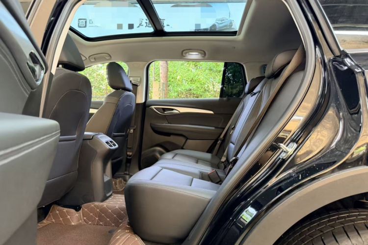 Used Buick Envision 2025 Encore Plus 28T Two-Wheel-Drive Platinum Edition Interior 2
