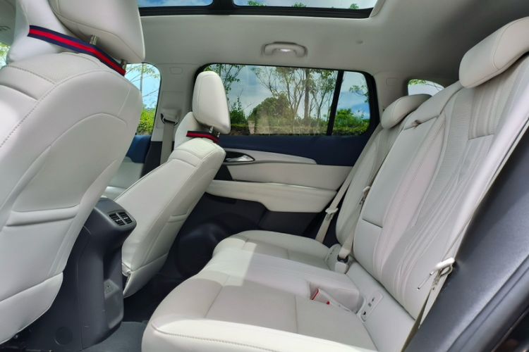 Used Buick Envision 2025 Encore Plus Four-Wheel Drive Avenir Interior 2