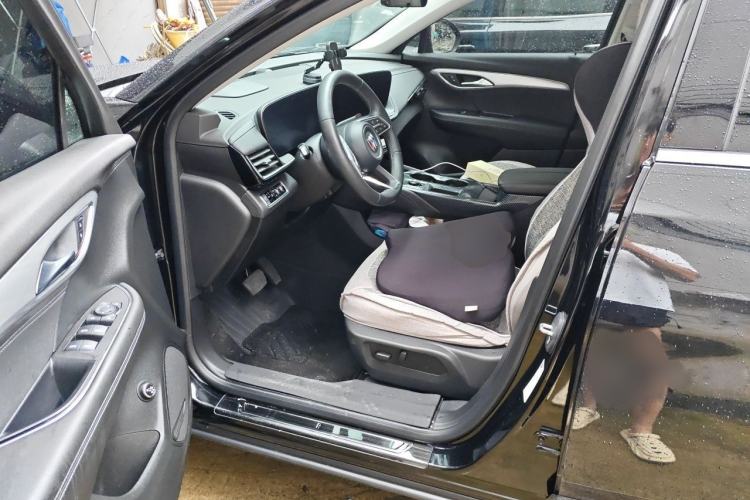 Used Buick Envision 2025 Encore Plus 28T Two-Wheel-Drive Platinum Edition Interior 3