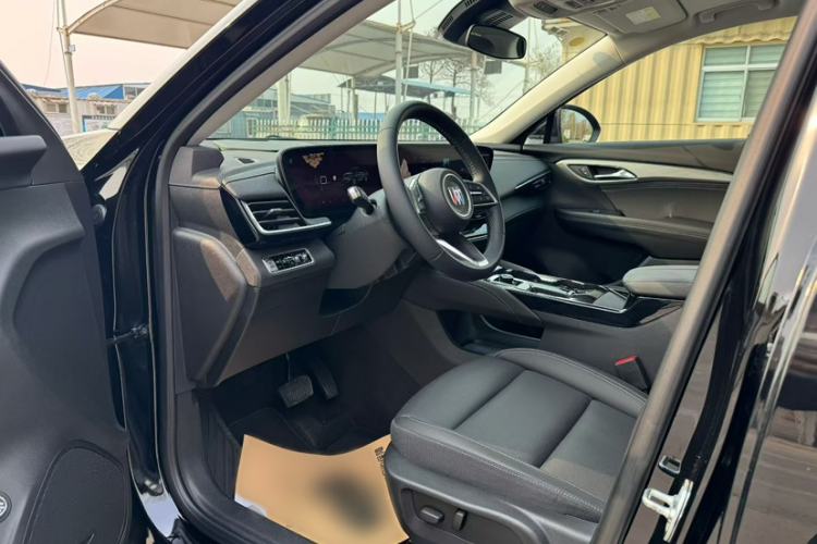 Used Buick Envision 2025 25T Entry-Grade Platinum Edition Interior 3