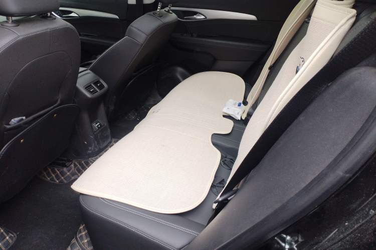 Used Buick Envision 2025 Encore Plus 28T Two-Wheel-Drive Platinum Edition Interior 4