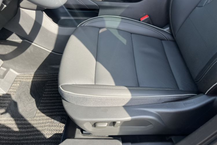 Used Buick Envision 2025 Encore Plus 28T Two-Wheel-Drive Platinum Edition Interior 4