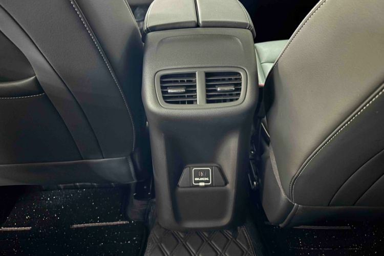 Used Buick Envision 2025 Encore Plus 28T Two-Wheel-Drive Platinum Edition Interior 5