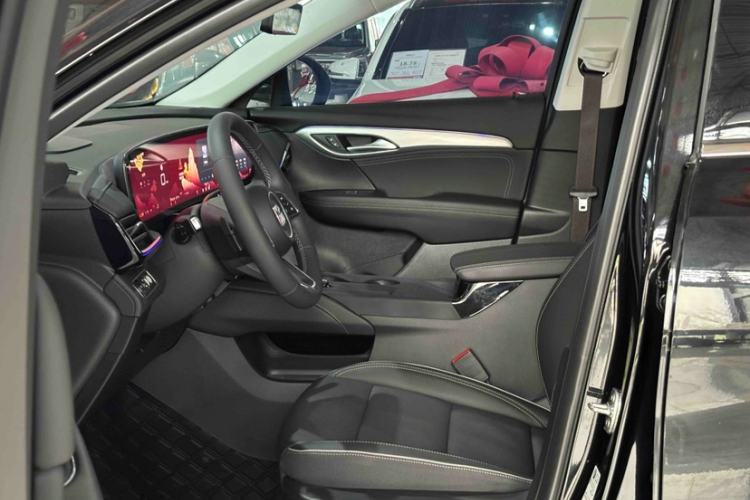 Used Buick Envision 2025 Encore Plus 28T Two-Wheel-Drive Platinum Edition Interior 6