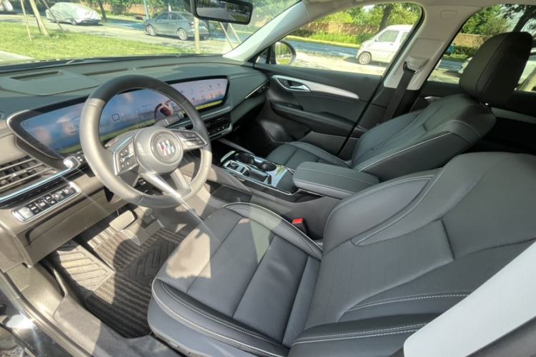 Used Buick Envision 2025 Encore Plus 28T Two-Wheel-Drive Platinum Edition Interior 6