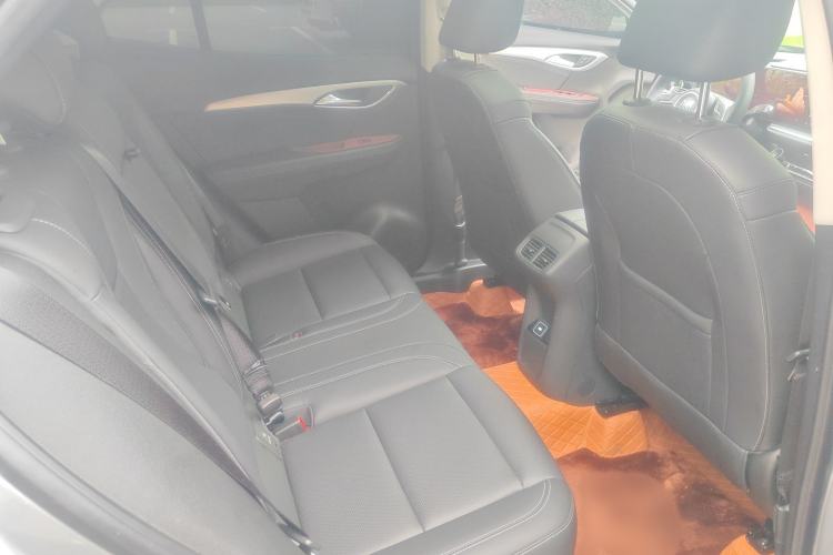 Used Buick Envision 2025 25T Entry-Grade Platinum Edition Interior 7