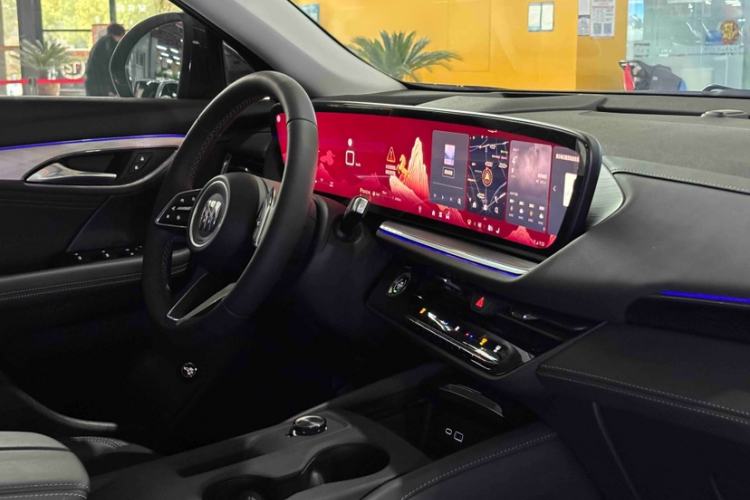 Used Buick Envision 2025 Encore Plus 28T Two-Wheel-Drive Platinum Edition Interior 7