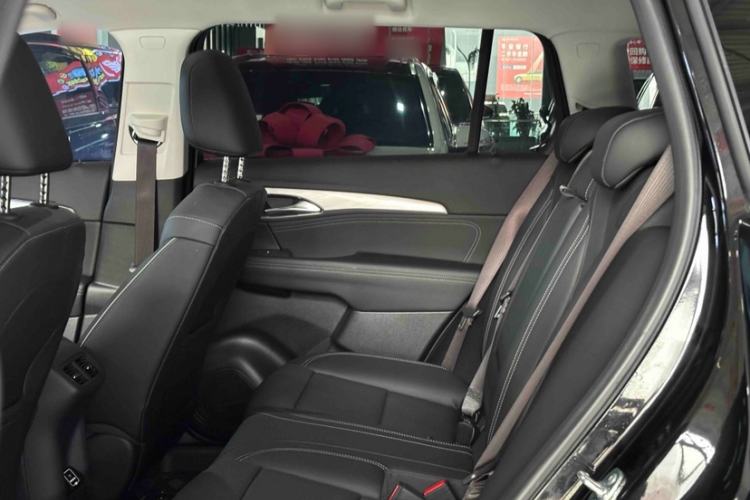Used Buick Envision 2025 Encore Plus 28T Two-Wheel-Drive Platinum Edition Interior 8