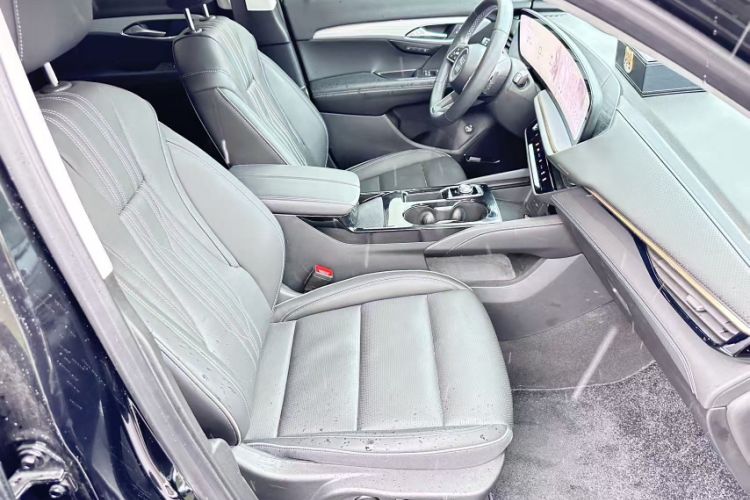 Used Buick Envision 2025 Encore Plus Four-Wheel Drive Avenir Interior 9