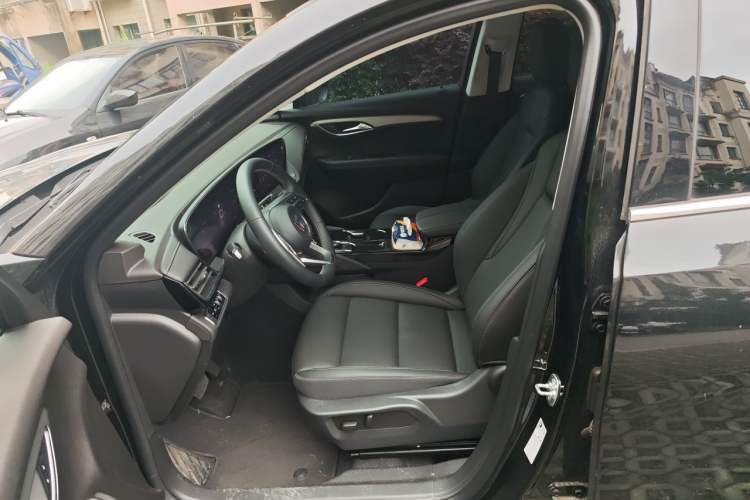Used Buick Envision 2025 25T Entry-Grade Platinum Edition Left Front Seat