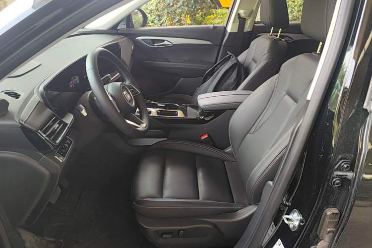 Used Buick Envision 2025 25T Entry-Grade Platinum Edition Left Front Seat