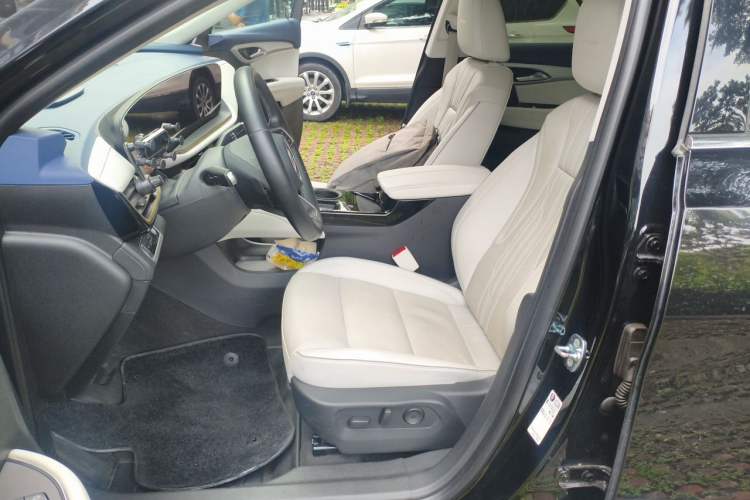 Used Buick Envision 2025 Encore Plus Four-Wheel Drive Avenir Left Front Seat
