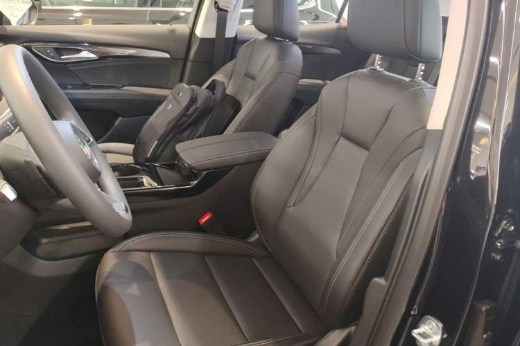 Used Buick Envision 2025 25T Platinum Edition Left Front Seat