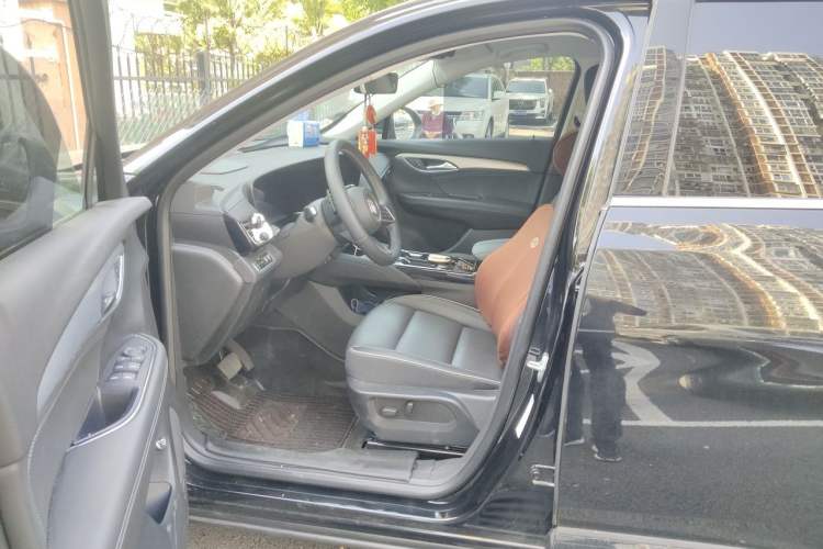 Used Buick Envision 2025 Encore Plus 28T All-Wheel-Drive Platinum Edition Left Front Seat
