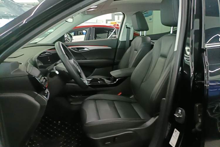 Used Buick Envision 2025 25T Entry-Grade Platinum Edition Left Front Seat