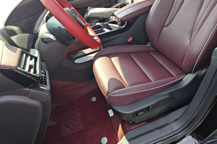Used Buick Envision 2025 Encore Plus 28T Two-Wheel-Drive Platinum Edition Left Front Seat