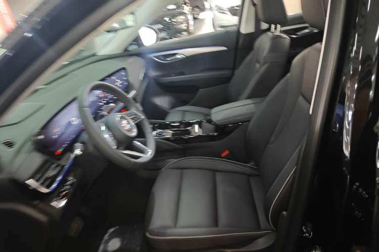 Used Buick Envision 2025 Encore Plus 28T Two-Wheel-Drive Platinum Edition Left Front Seat