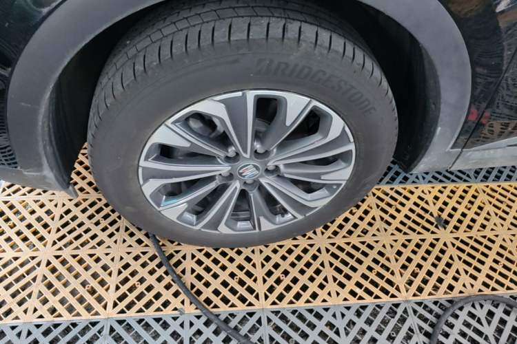 Used Buick Envision 2025 Encore Plus 28T Two-Wheel-Drive Platinum Edition Left Front Wheel Hub