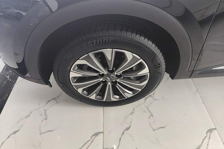 Used Buick Envision 2025 25T Entry-Grade Platinum Edition Left Front Wheel Hub