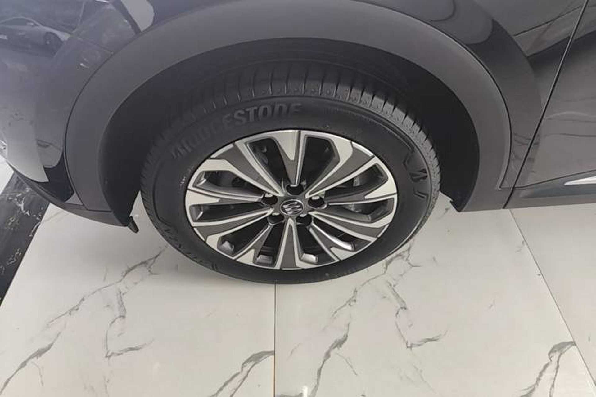 Used Buick Envision 2025 25T Entry-Grade Platinum Edition Left Front Wheel Hub