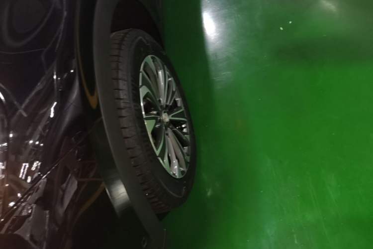 Used Buick Envision 2025 Encore Plus 28T Two-Wheel-Drive Platinum Edition Left Front Wheel Hub