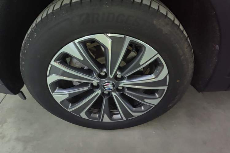 Used Buick Envision 2025 Encore Plus 28T Two-Wheel-Drive Platinum Edition Left Front Wheel Hub
