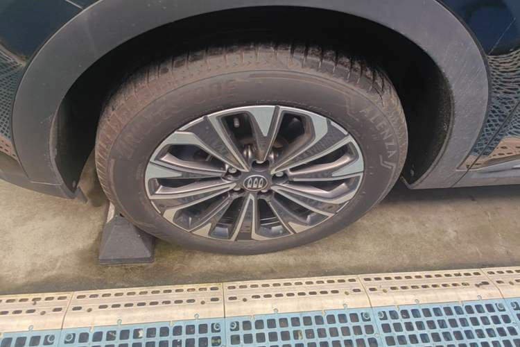 Used Buick Envision 2025 25T Entry-Grade Platinum Edition Left Front Wheel Hub