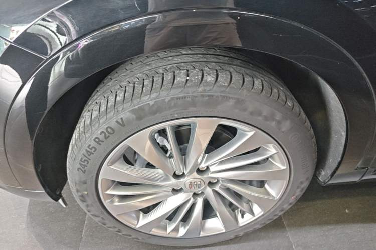 Used Buick Envision 2025 Encore Plus Four-Wheel Drive Avenir Left Front Wheel Hub