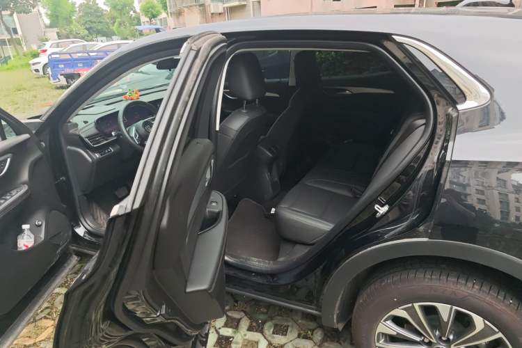 Used Buick Envision 2025 25T Entry-Grade Platinum Edition Left Rear Seat