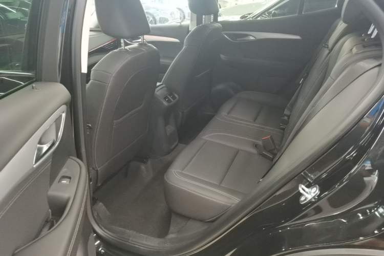 Used Buick Envision 2025 25T Entry-Grade Platinum Edition Left Rear Seat