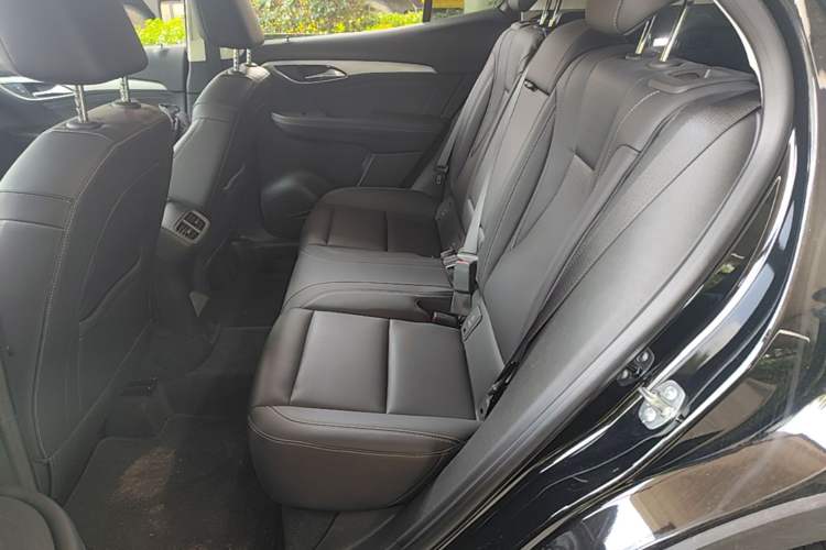 Used Buick Envision 2025 25T Entry-Grade Platinum Edition Left Rear Seat