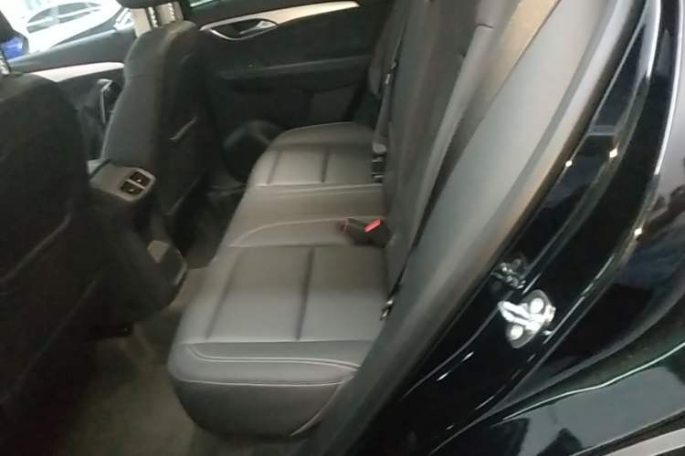 Used Buick Envision 2025 25T Entry-Grade Platinum Edition Left Rear Seat