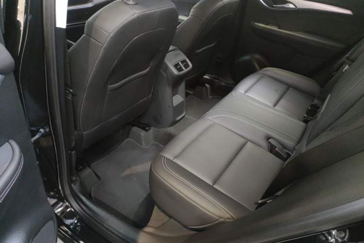 Used Buick Envision 2025 25T Entry-Grade Platinum Edition Left Rear Seat