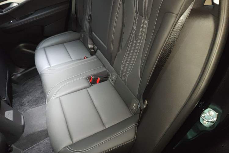 Used Buick Envision 2025 Encore Plus Four-Wheel Drive Avenir Left Rear Seat