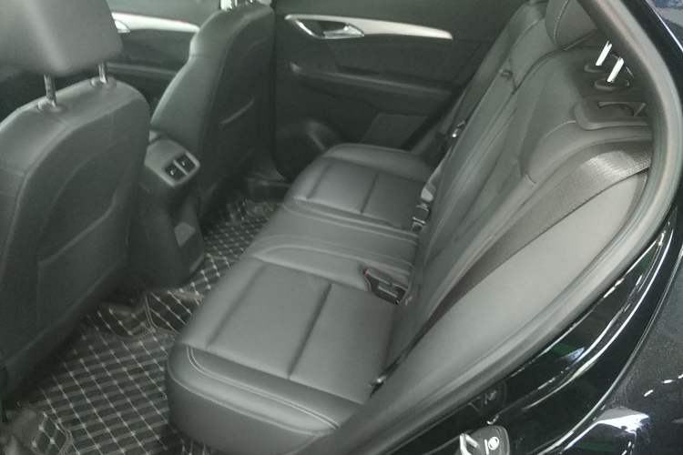 Used Buick Envision 2025 25T Entry-Grade Platinum Edition Left Rear Seat
