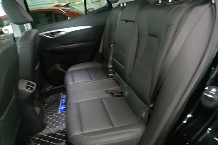 Used Buick Envision 2025 25T Entry-Grade Platinum Edition Left Rear Seat