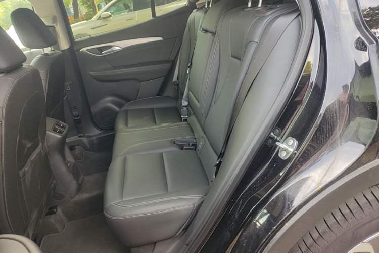 Used Buick Envision 2025 25T Entry-Grade Platinum Edition Left Rear Seat