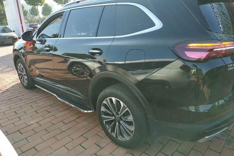 Used Buick Envision 2025 Encore Plus 28T Two-Wheel-Drive Platinum Edition Left Side