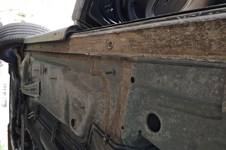 Used Buick Envision 2025 25T Entry-Grade Platinum Edition Left Side Sill