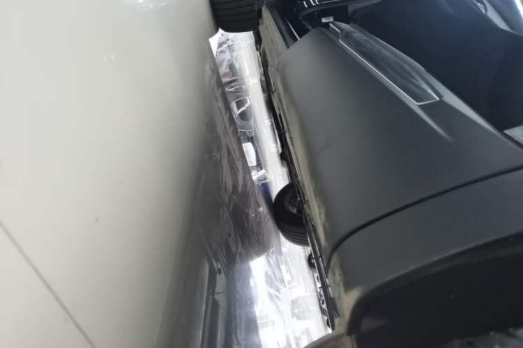Used Buick Envision 2025 25T Entry-Grade Platinum Edition Left Side Sill