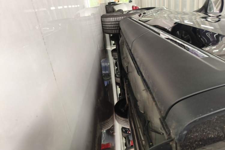 Used Buick Envision 2025 25T Entry-Grade Platinum Edition Left Side Sill