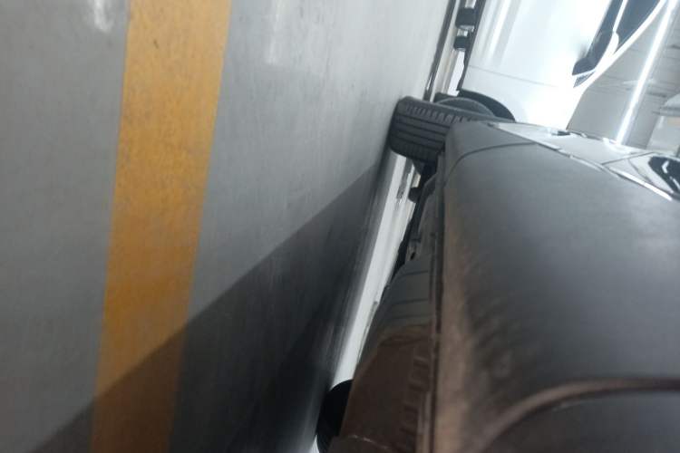 Used Buick Envision 2025 Encore Plus 28T Two-Wheel-Drive Platinum Edition Left Side Sill