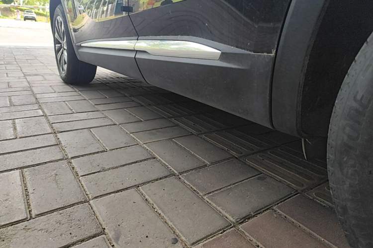Used Buick Envision 2025 25T Entry-Grade Platinum Edition Left Side Sill