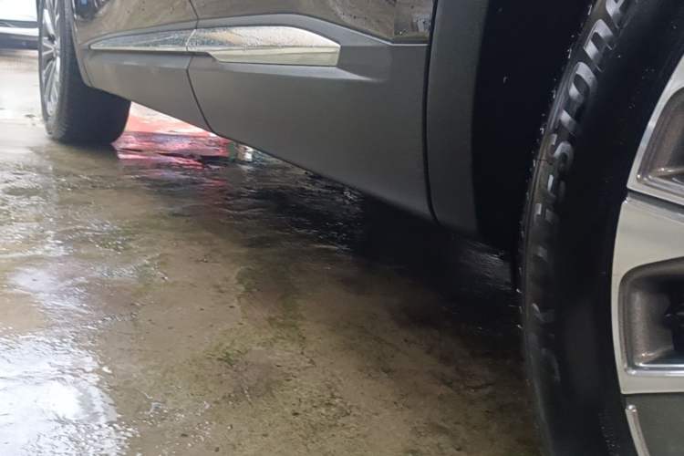 Used Buick Envision 2025 25T Entry-Grade Platinum Edition Left Side Sill